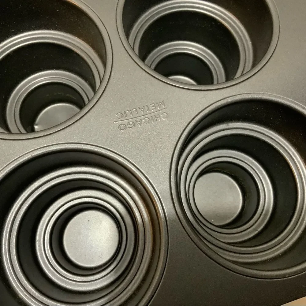 Chicago Metallic Professional Heavy Duty Multi-Tier Cake Pan Makes 4 Little Cake